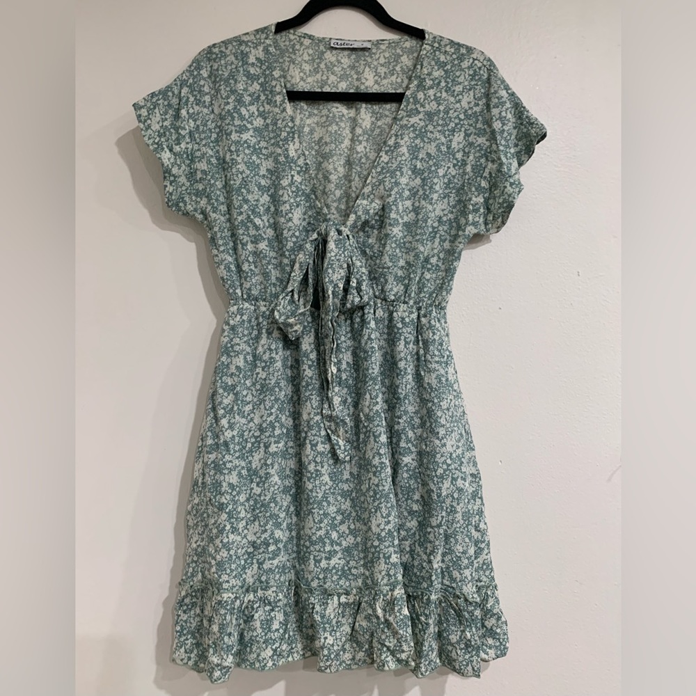 Aster Ditsy Green White dress tie front peak a boo Size M Boho Cottagecore